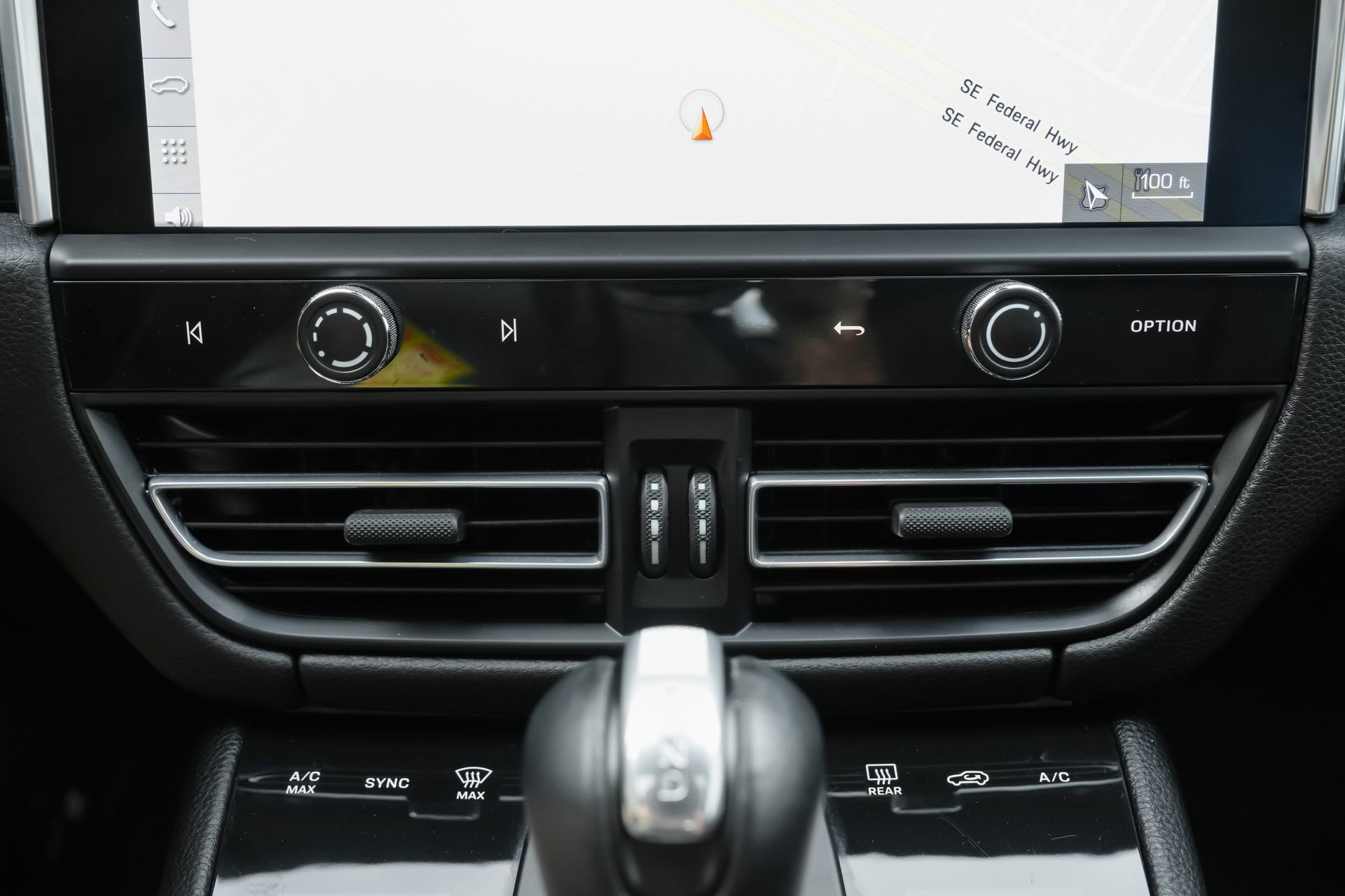 Used 2022 Porsche Macan image 15