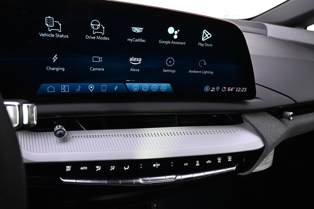 New 2025 Cadillac Optiq Sport 2 w/ LPO, ONYX Package image 25