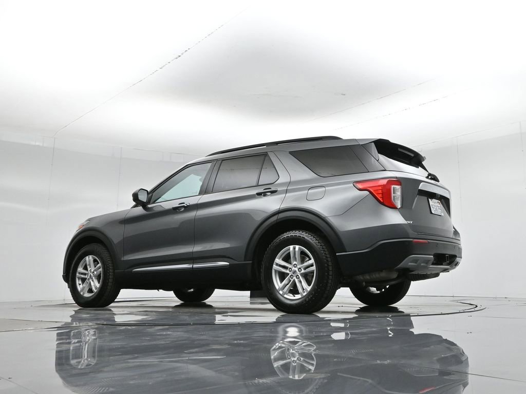 Certified 2022 Ford Explorer XLT w/ Equipment Group 202A image 4