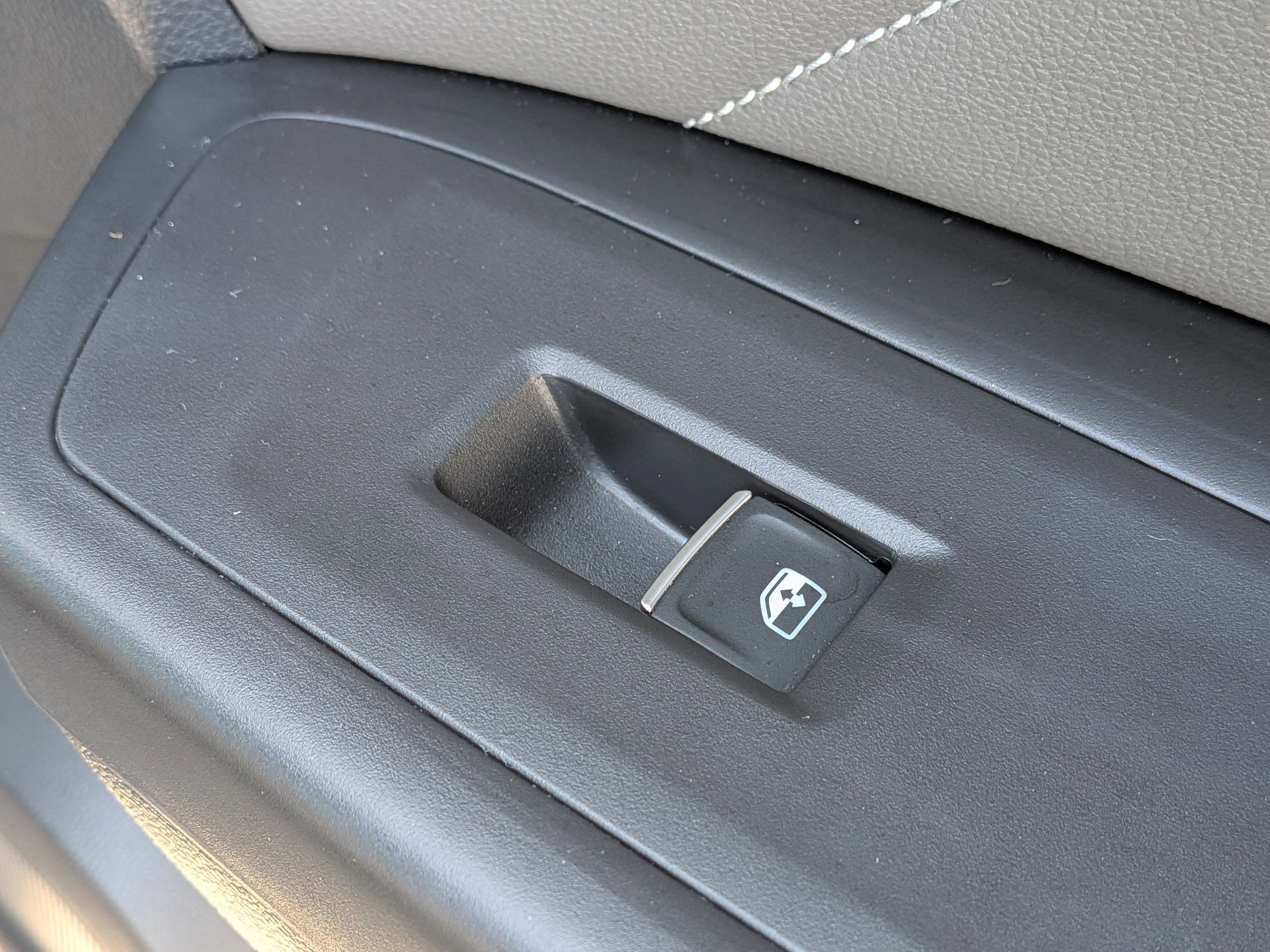 Used 2023 Volkswagen Atlas Cross Sport SE w/ Panoramic Sunroof Package image 35