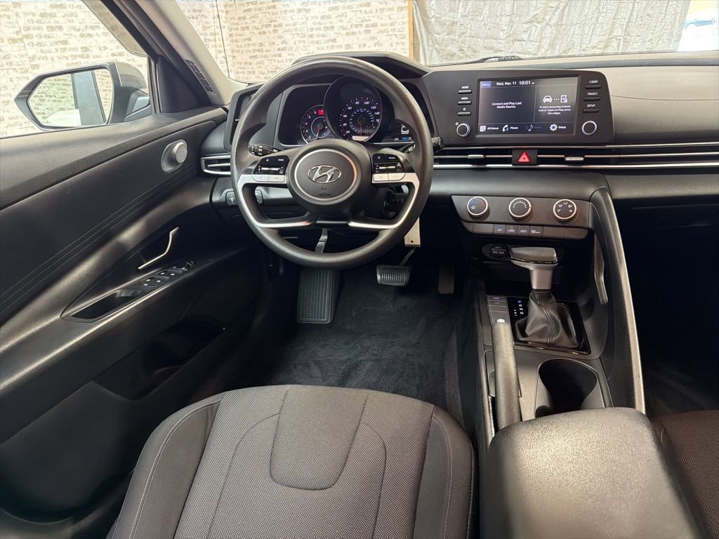 Certified 2022 Hyundai Elantra SE image 14