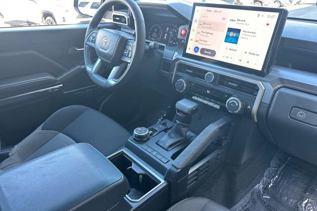 Certified 2025 Toyota Tacoma TRD Off-Road AWD/4WD image 19