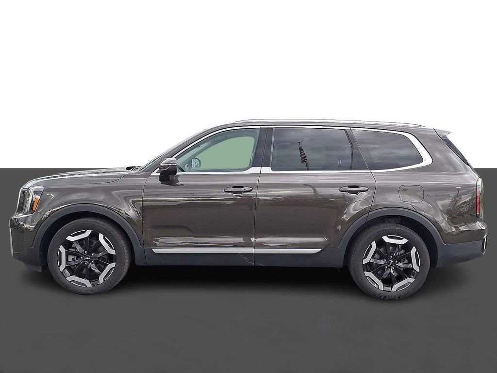Used 2023 Kia Telluride EX w/ EX Captain's Chair Package image 4