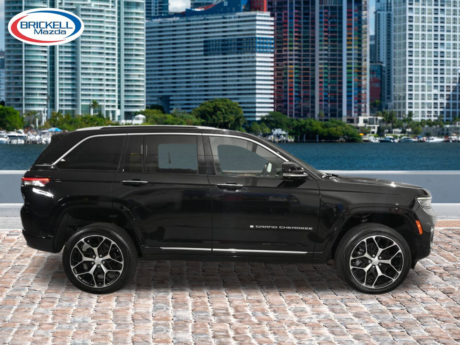 Used 2022 Jeep Grand Cherokee Summit AWD/4WD image 2