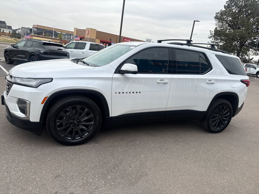 Used 2023 Chevrolet Traverse RS image 2