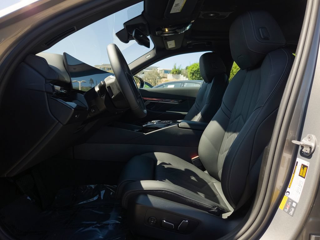 Used 2026 BMW i5 eDrive40 w/ Premium Package RWD image 8