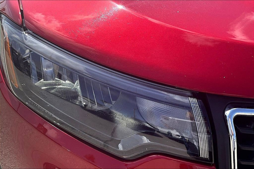 Used 2025 Jeep Compass Latitude image 33