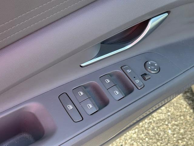 Used 2023 Hyundai Elantra SEL w/ Cargo Package image 18