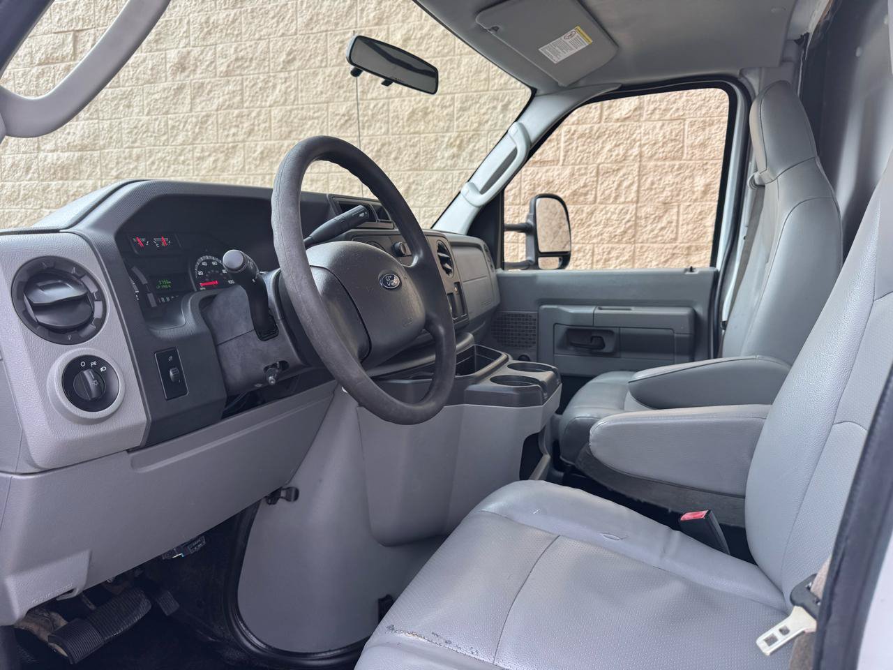 Used 2015 Ford E-350 and Econoline 350 Super Duty RWD image 9