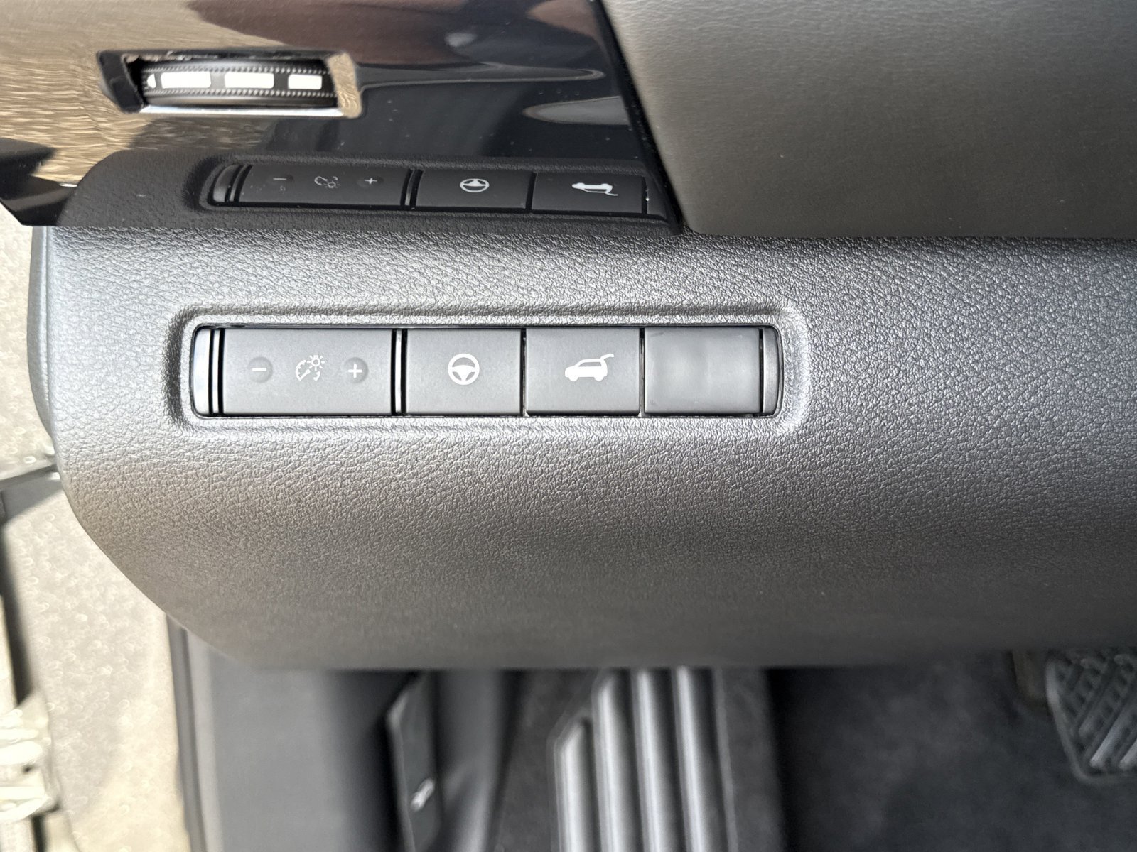 New 2026 Nissan Pathfinder SV w/ SV Premium Package FWD image 13