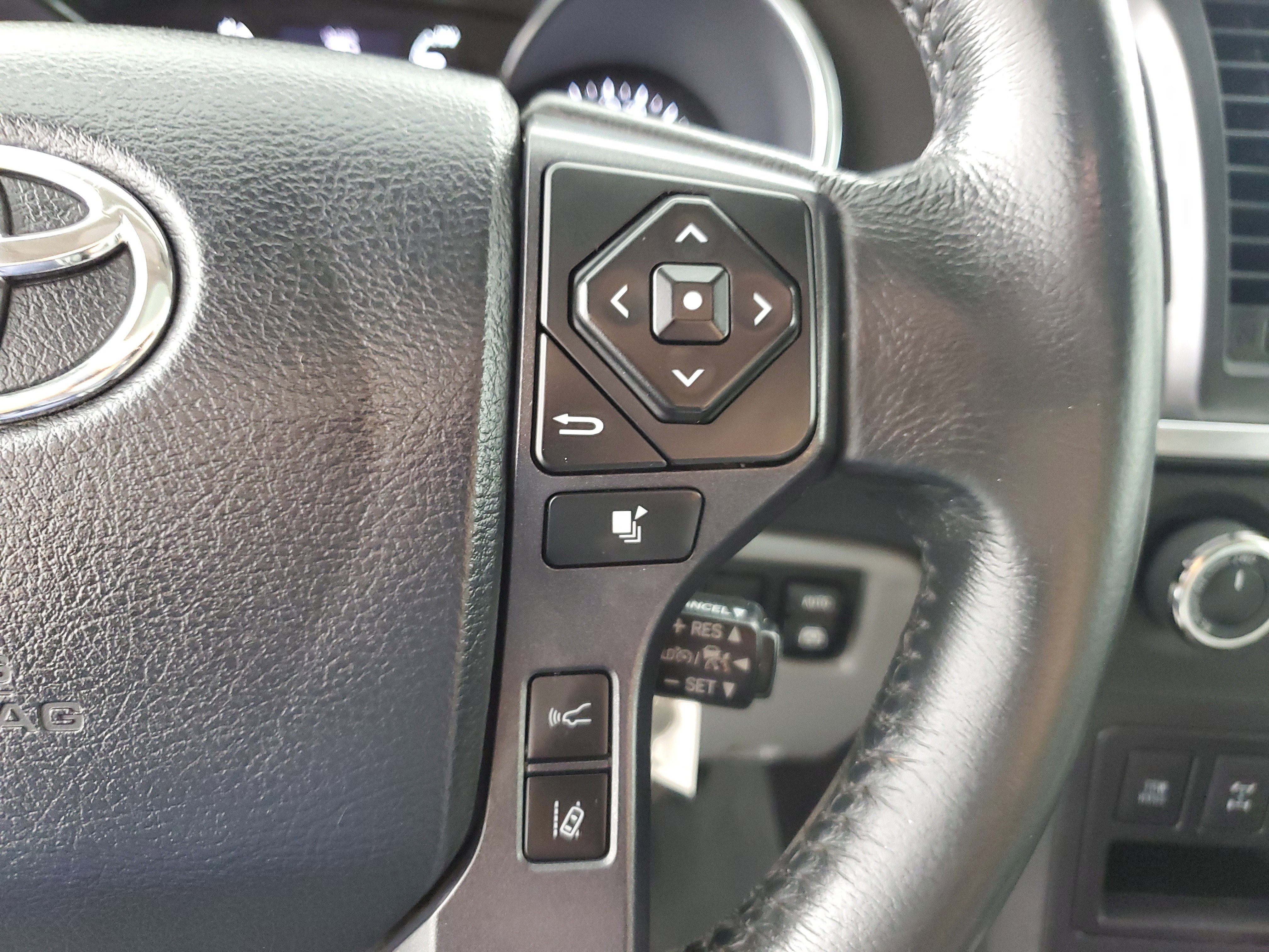 Used 2019 Toyota Sequoia SR5 AWD/4WD image 23
