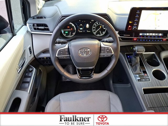 Certified 2023 Toyota Sienna Limited image 11