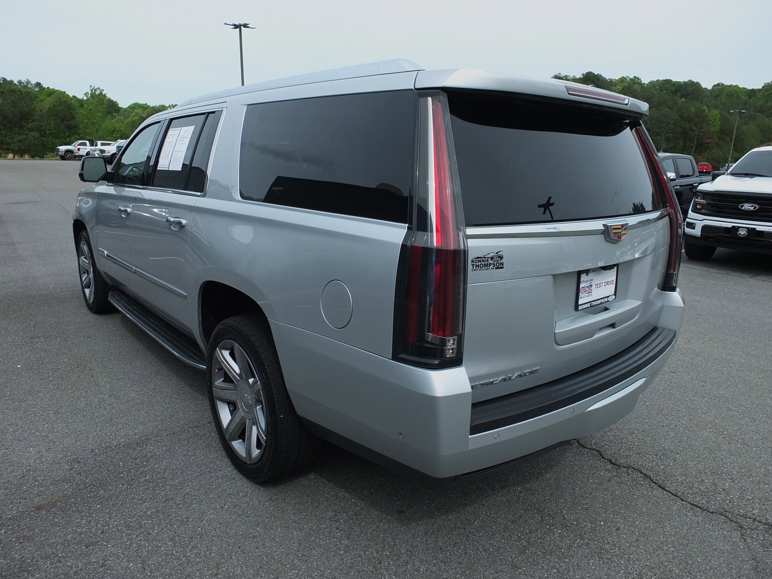 Used 2020 Cadillac Escalade ESV Luxury AWD/4WD image 5