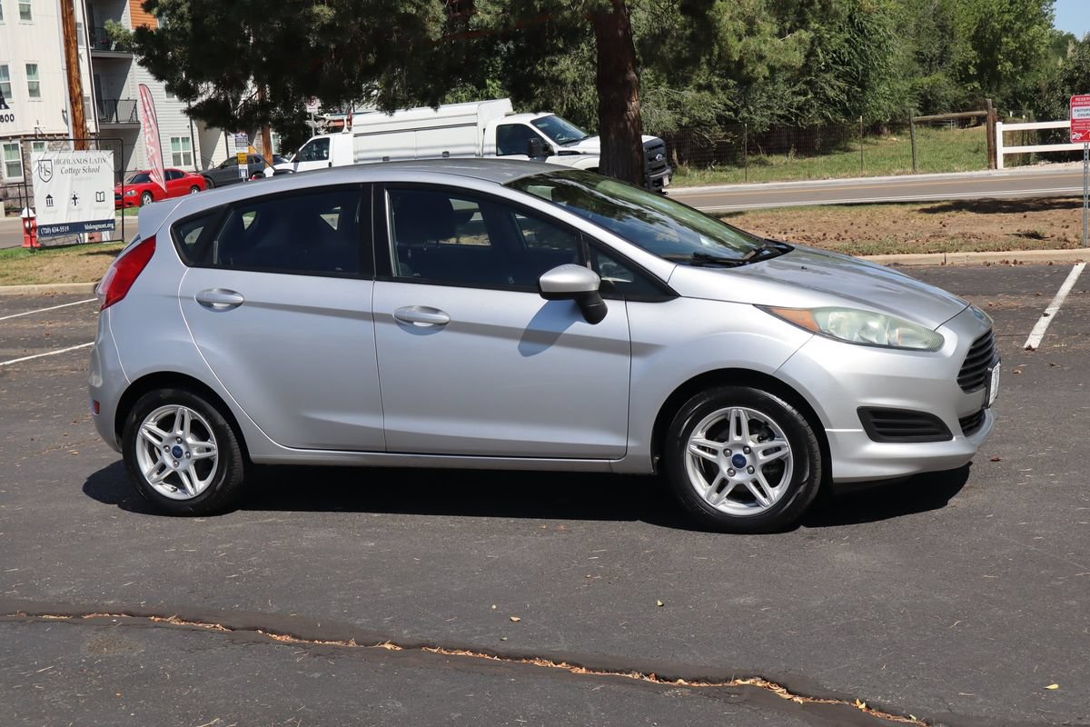 Used 2017 Ford Fiesta SE FWD image 2