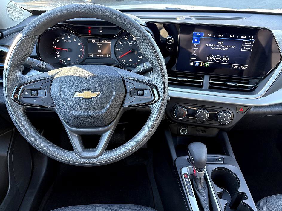 Certified 2025 Chevrolet Trax LS image 15