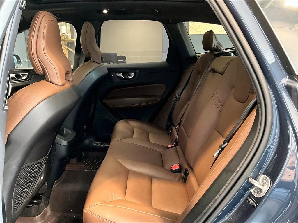 Used 2025 Volvo XC60 B5 Plus w/ Climate Package image 23