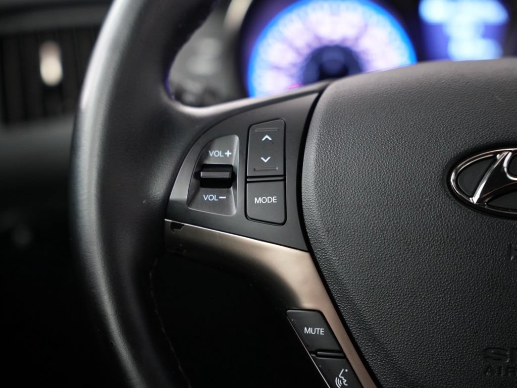 Used 2015 Hyundai Genesis 3.8 RWD image 12