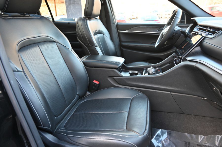 Used 2024 Jeep Grand Cherokee L Limited w/ Luxury Tech Group II AWD/4WD image 23