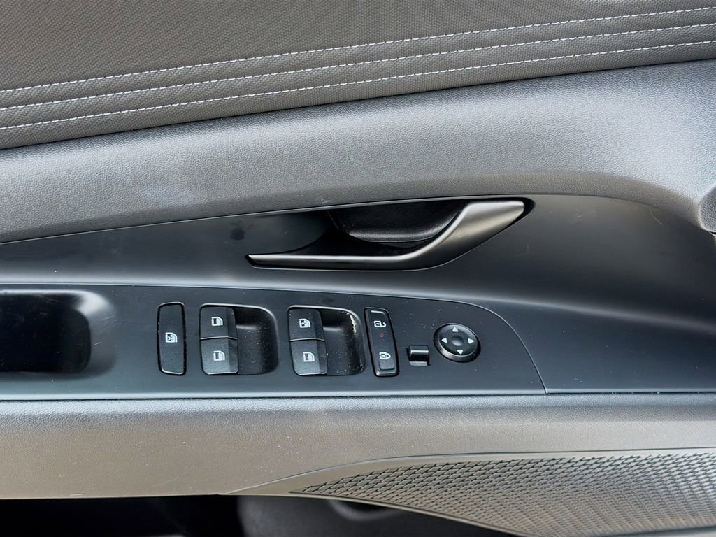Used 2025 Hyundai Elantra Sport FWD image 22