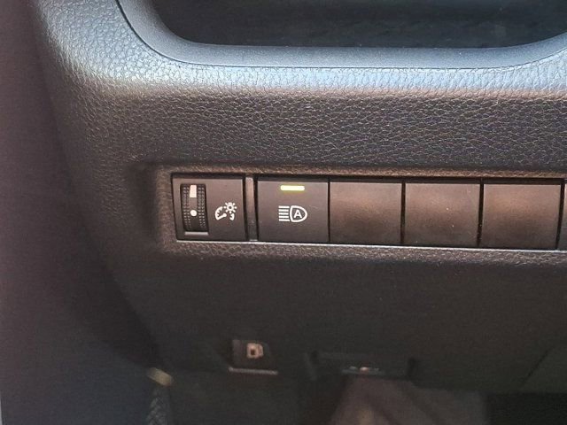 Used 2021 Toyota RAV4 XLE w/ Convenience Package image 29