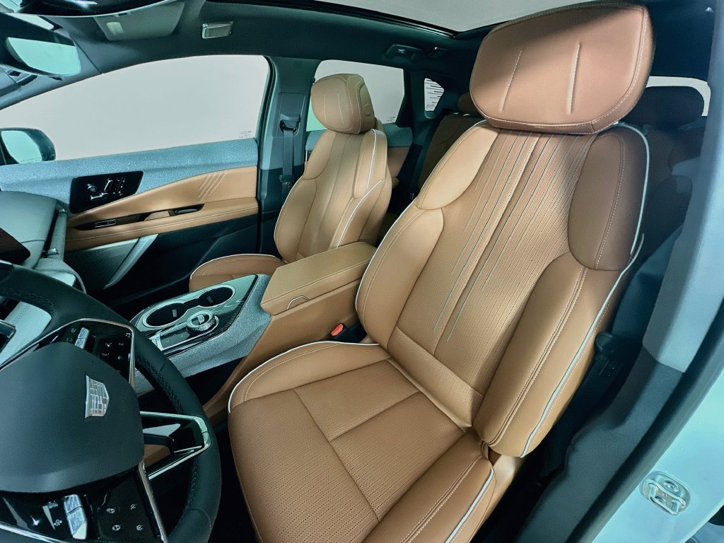 New 2027 Cadillac Optiq Premium Luxury w/ LPO, Floor Liner Package AWD/4WD image 26