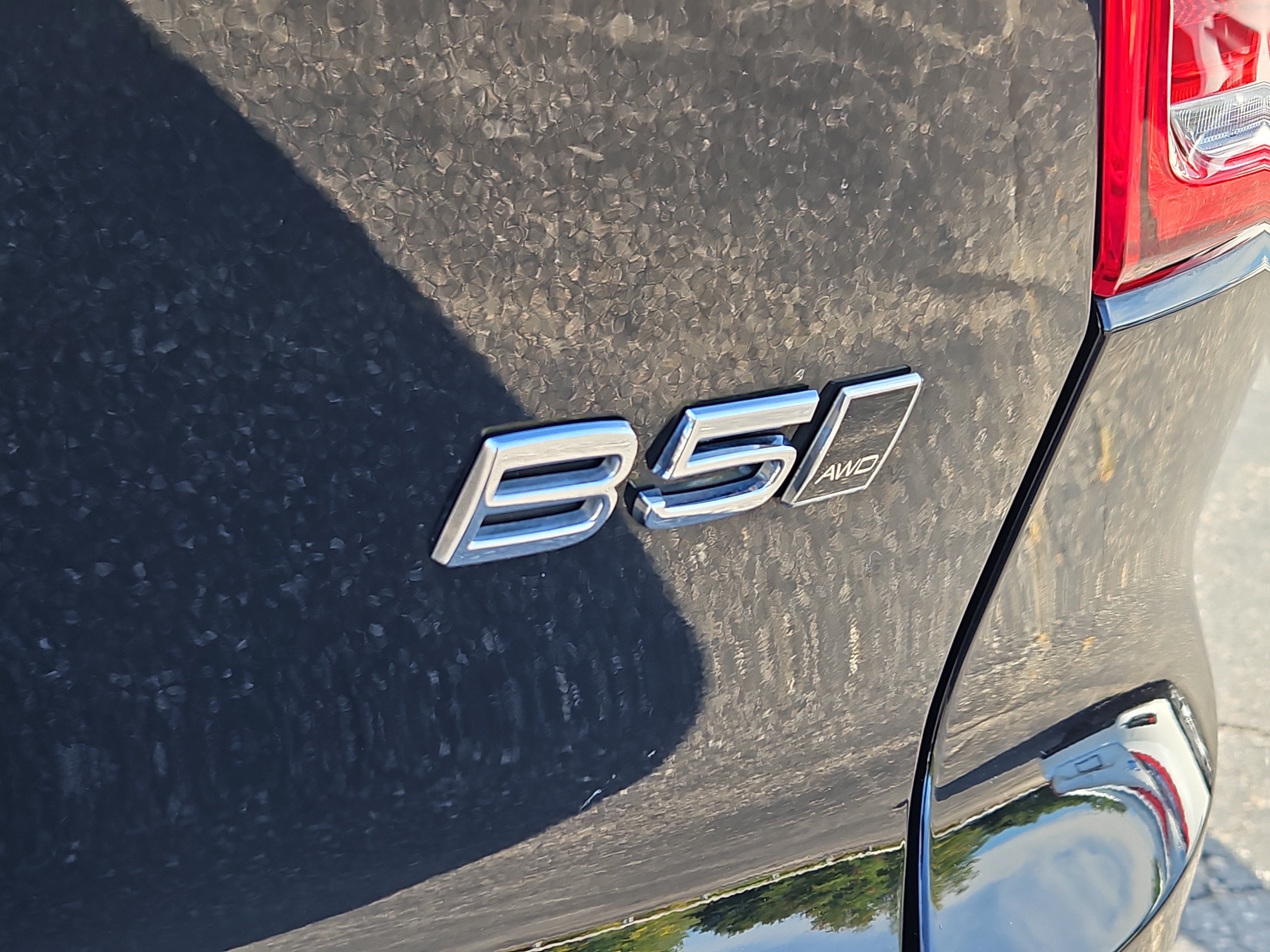 Used 2025 Volvo XC40 B5 Plus AWD/4WD image 5