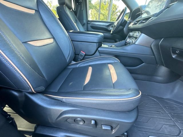 Used 2023 GMC Yukon XL AT4 w/ AT4 Premium Plus Package AWD/4WD image 5