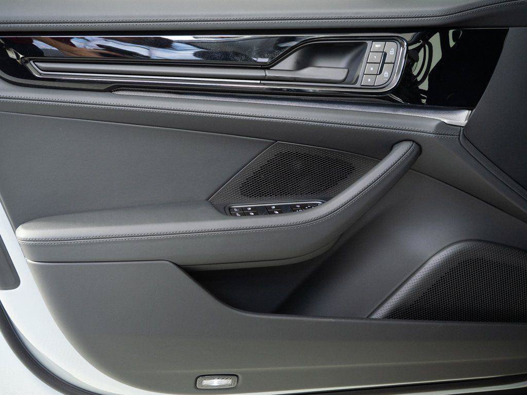 New 2026 Porsche Panamera image 6