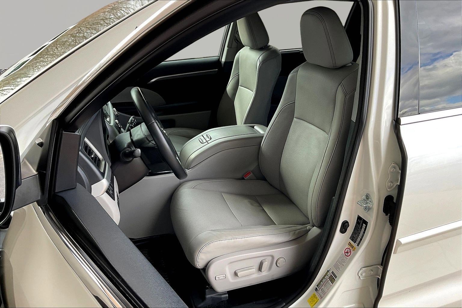 Used 2017 Toyota Highlander Limited image 22