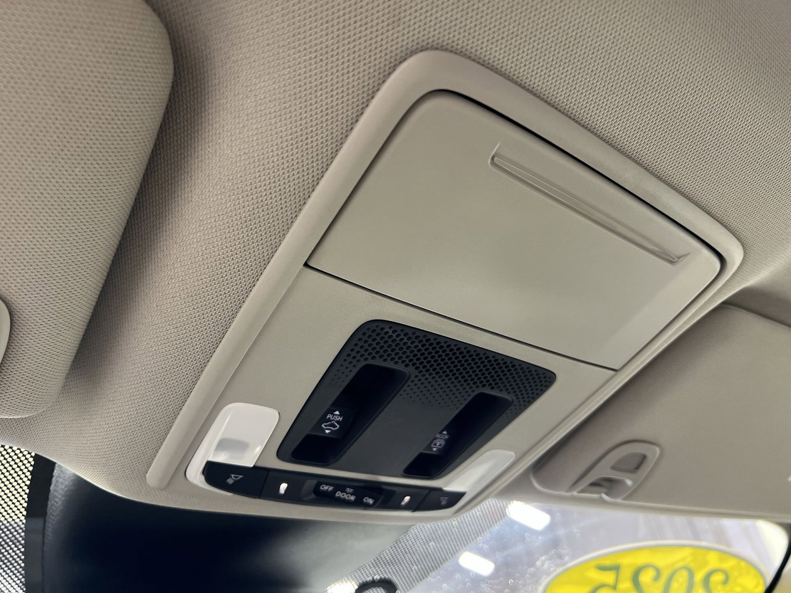 Used 2025 Honda Pilot Touring image 39