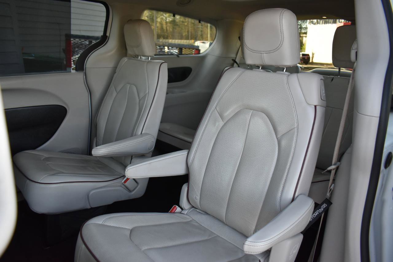 Used 2020 Chrysler Pacifica Limited image 27