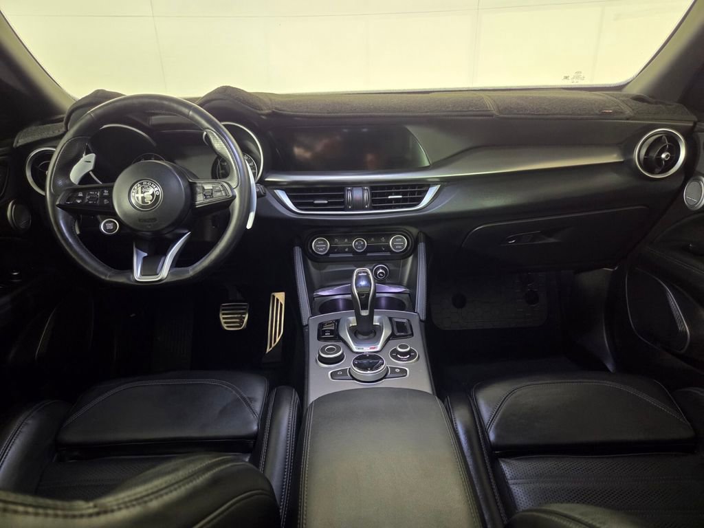 Used 2023 Alfa Romeo Stelvio Veloce AWD/4WD image 27