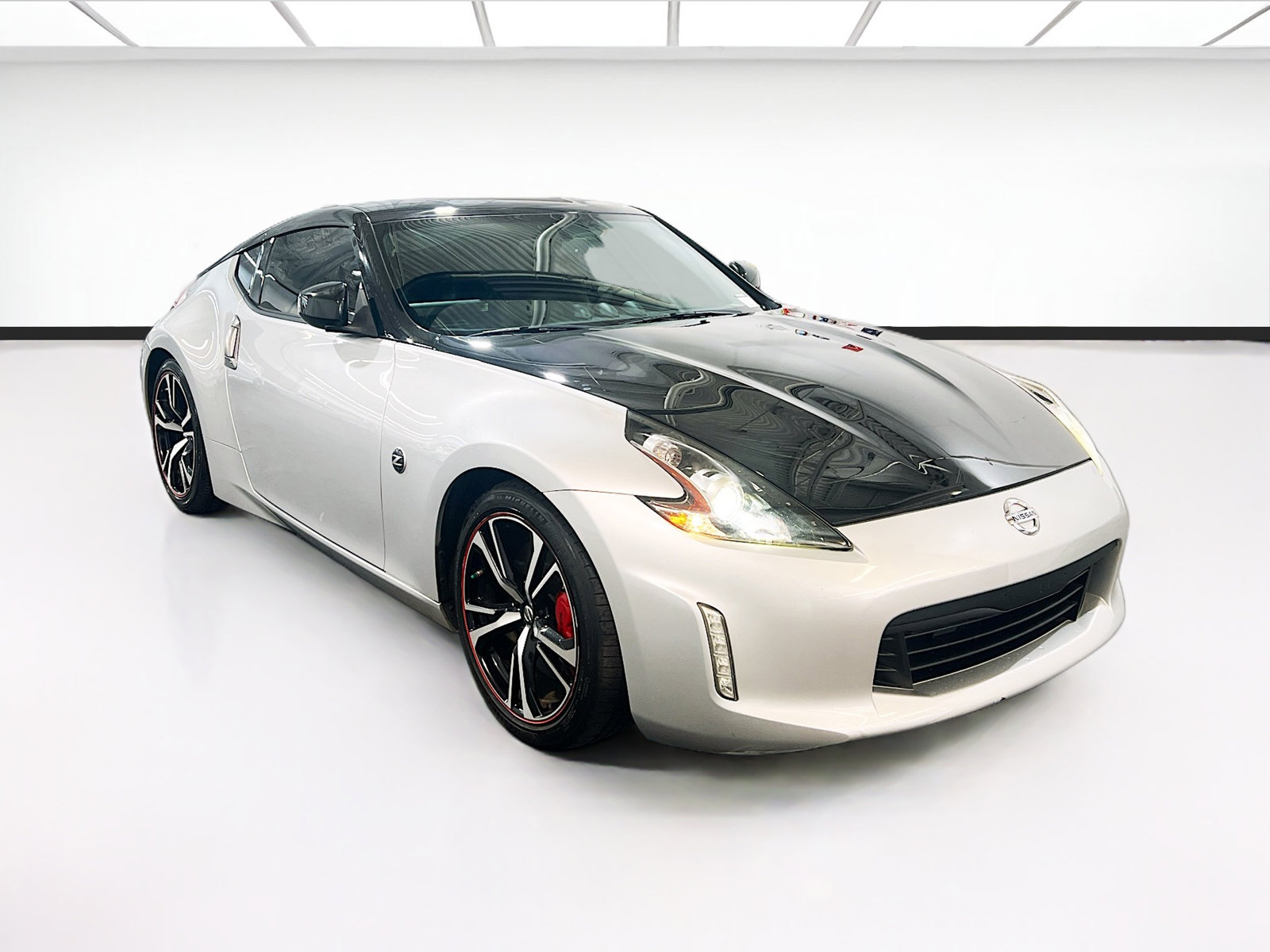 Used 2020 Nissan 370Z Coupe RWD image 3