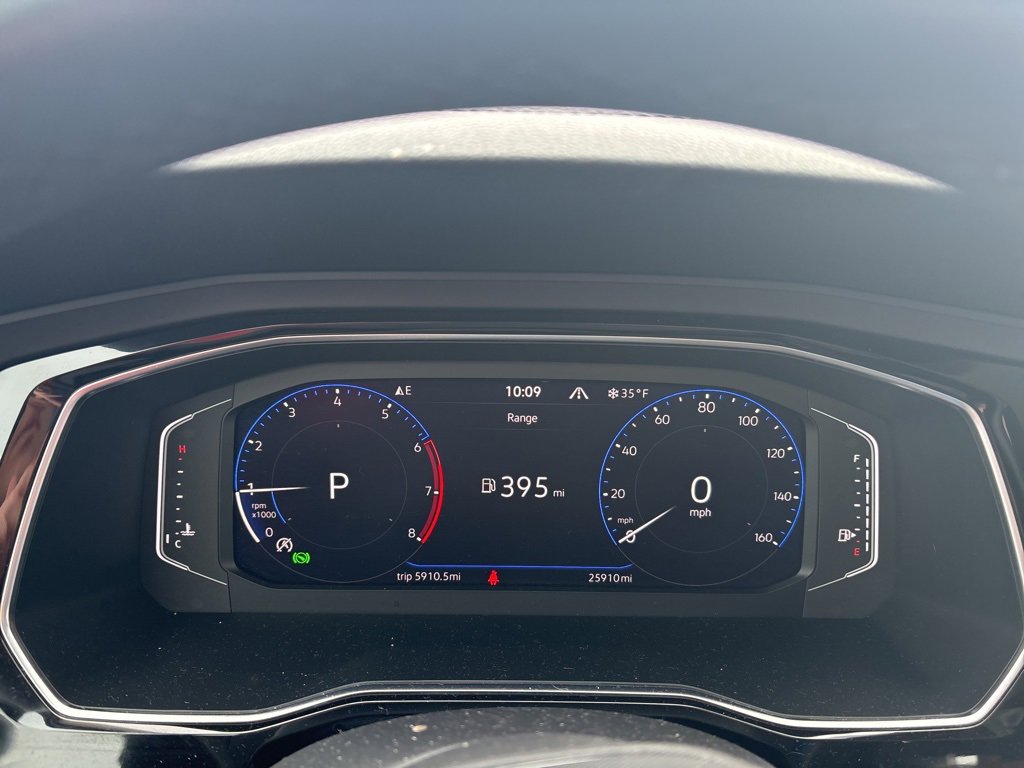 Used 2023 Volkswagen Jetta SEL image 3