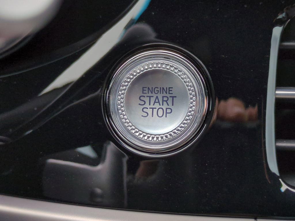 Used 2025 Genesis G70 2.5T image 23