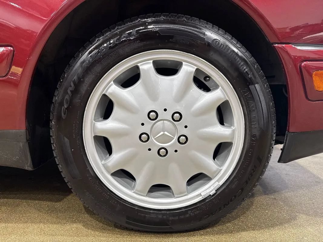 Used 1999 Mercedes-Benz E 320 Sedan image 52