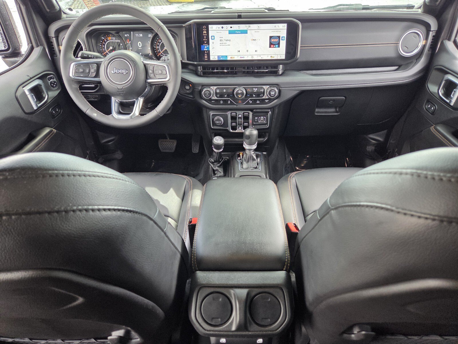 Used 2025 Jeep Wrangler Unlimited Sahara w/ Safety Group AWD/4WD image 16