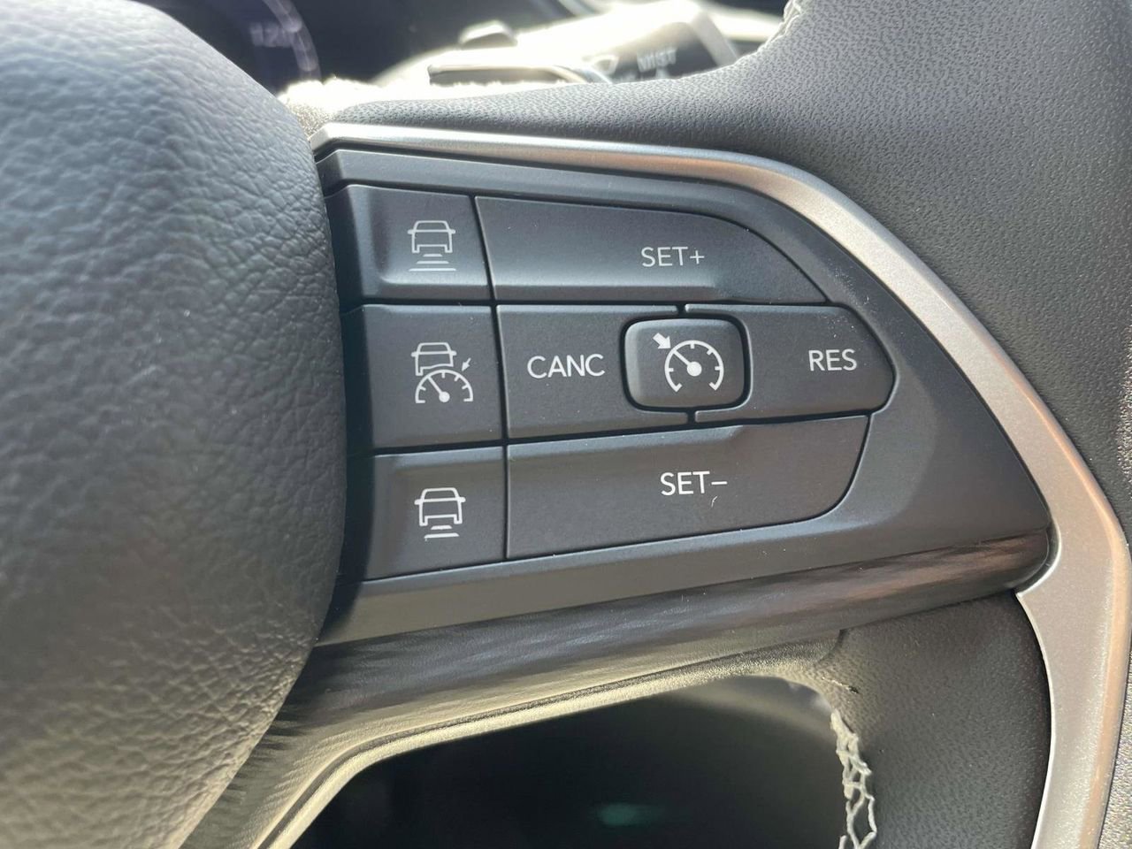 New 2025 Jeep Grand Cherokee L Laredo w/ Luxury Tech Group I image 13