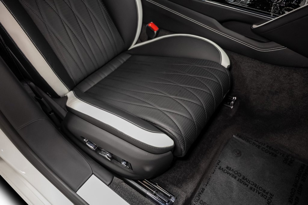 Used 2023 Bentley Flying Spur W12 image 35