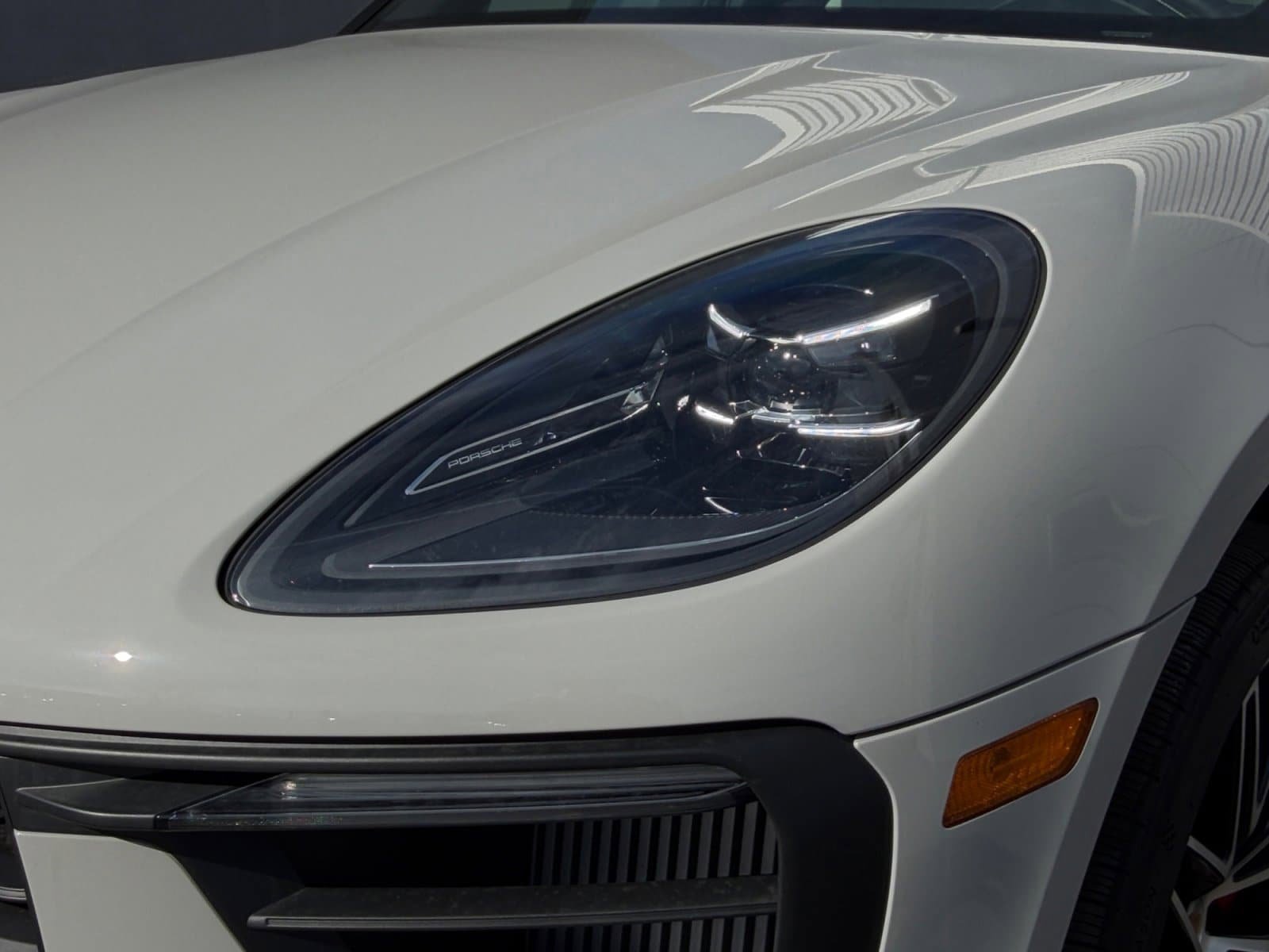 Certified 2025 Porsche Macan S AWD/4WD image 11
