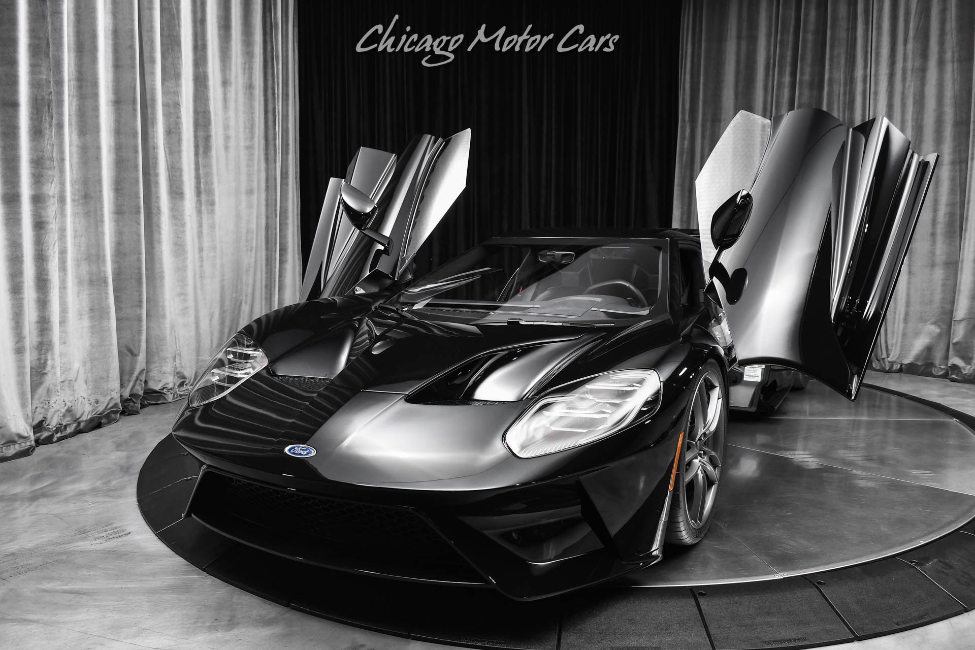 Used 2021 Ford GT RWD image 2