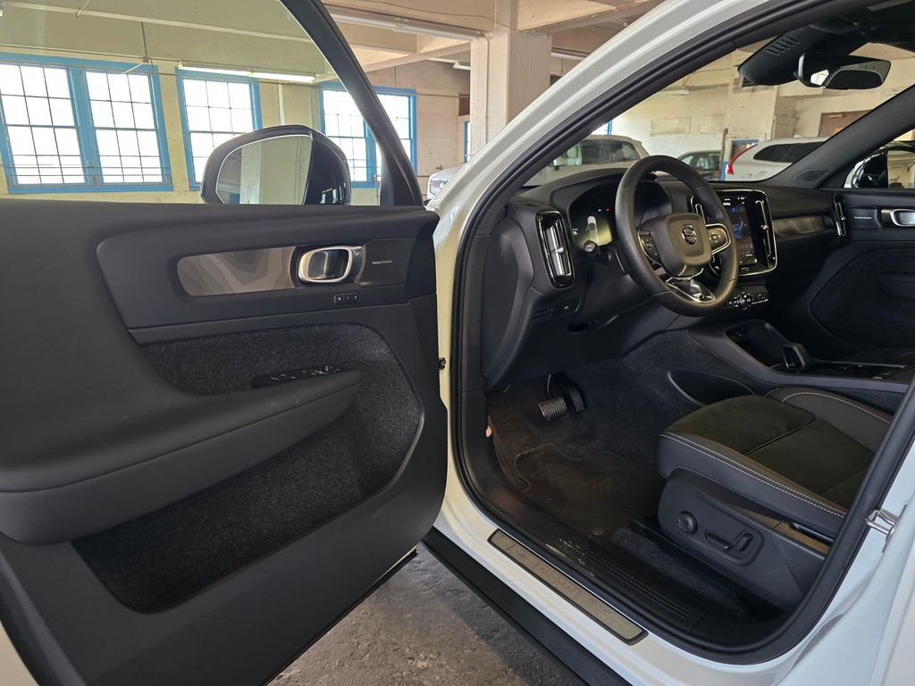 Certified 2023 Volvo C40 P8 Recharge Ultimate image 55