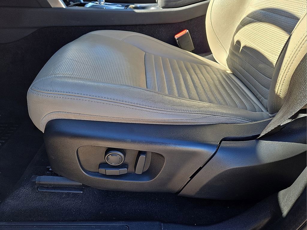 Used 2020 Land Rover Discovery Sport S image 15