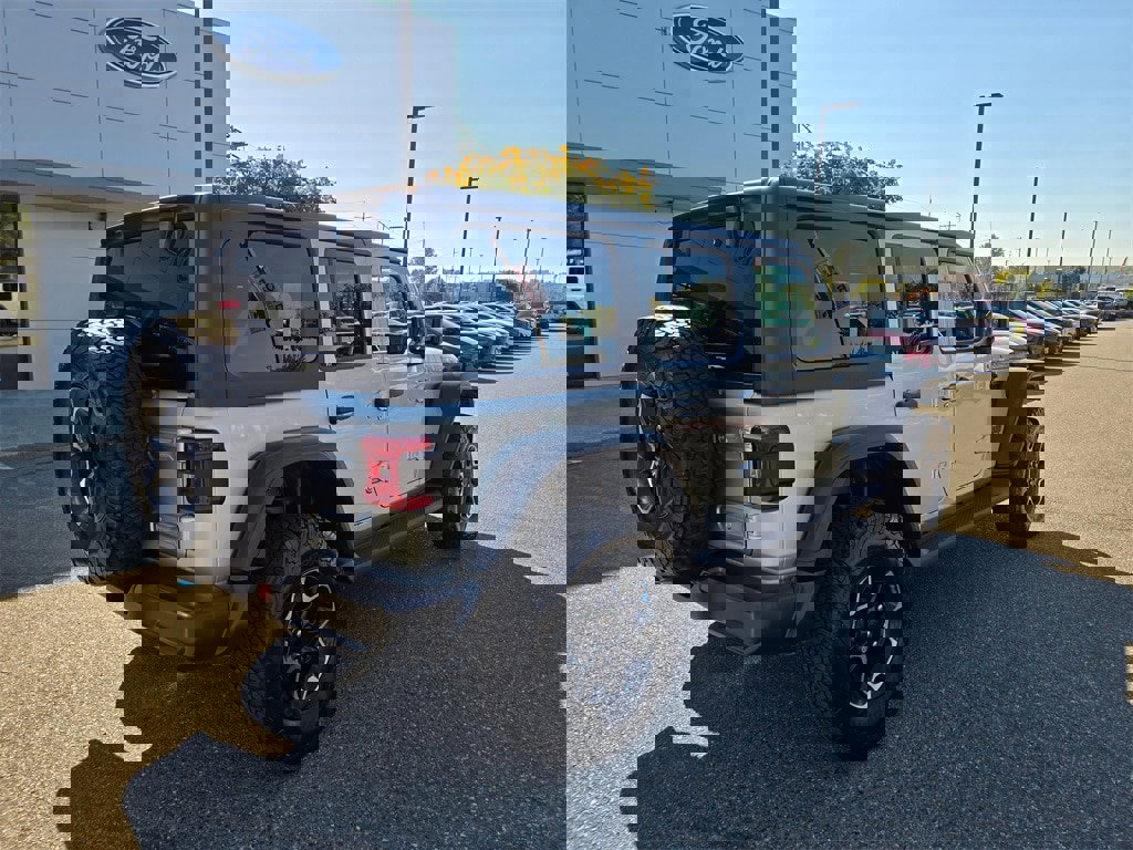 Used 2022 Jeep Wrangler Unlimited Rubicon 4xe w/ Cold Weather Group image 5