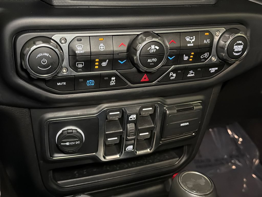 Used 2022 Jeep Wrangler Unlimited Sahara w/ Cold Weather Group AWD/4WD image 26