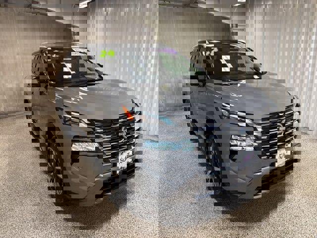 Used 2024 Nissan Rogue SL w/ SL Premium Package image 3