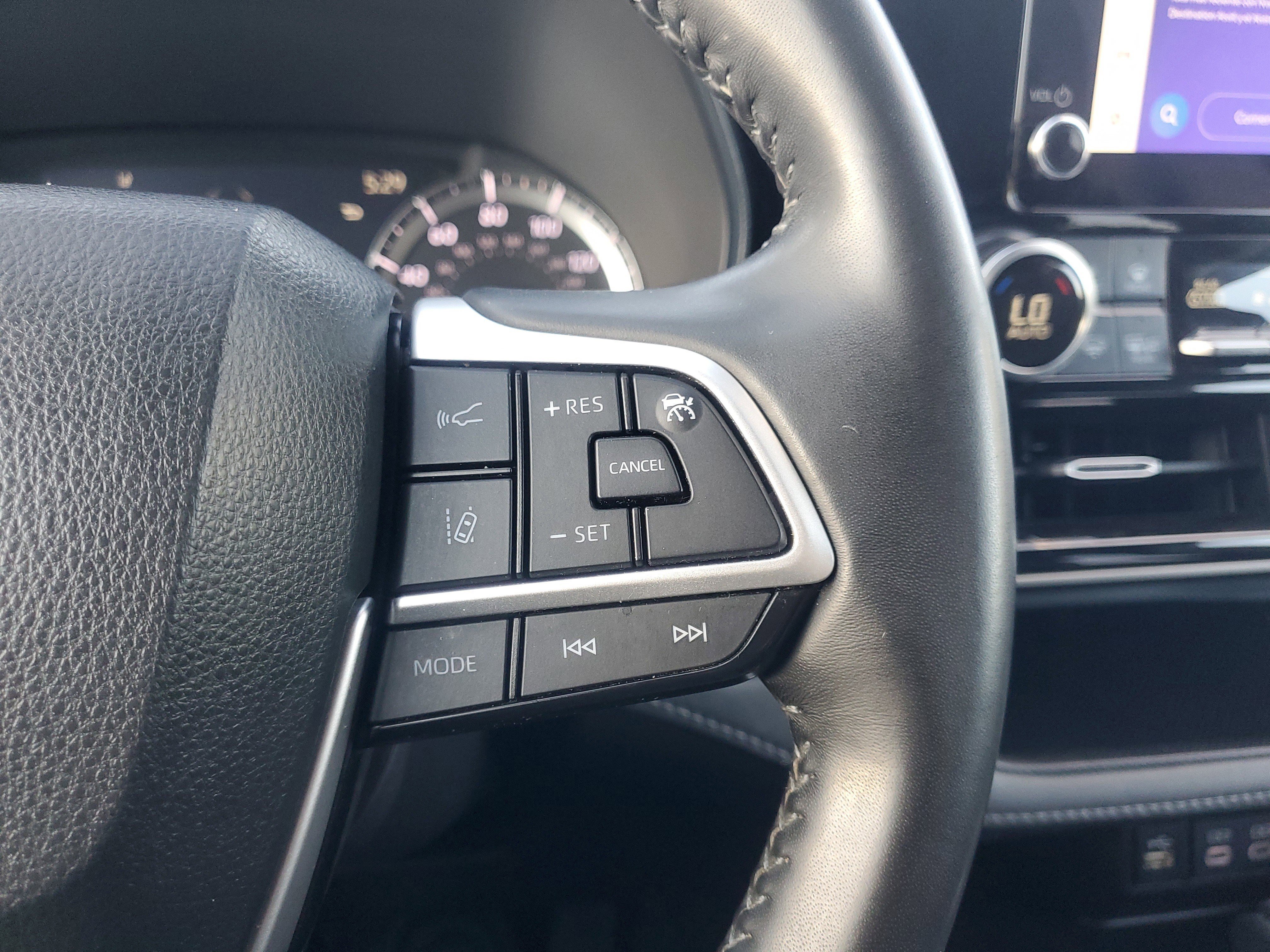 Used 2023 Toyota Highlander LE image 24