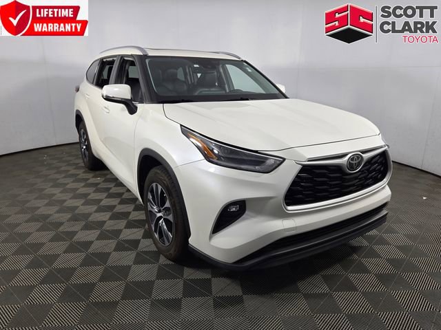 Used 2021 Toyota Highlander XLE FWD image 1