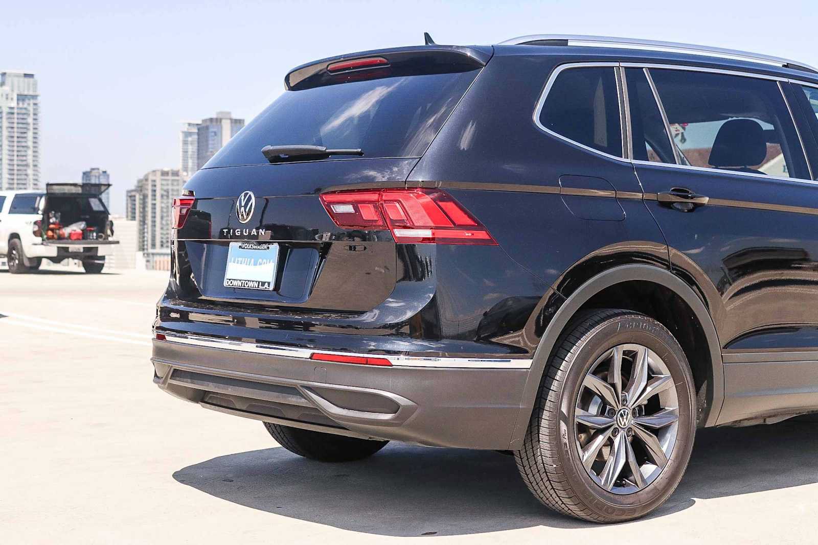 Certified 2022 Volkswagen Tiguan SE FWD image 9