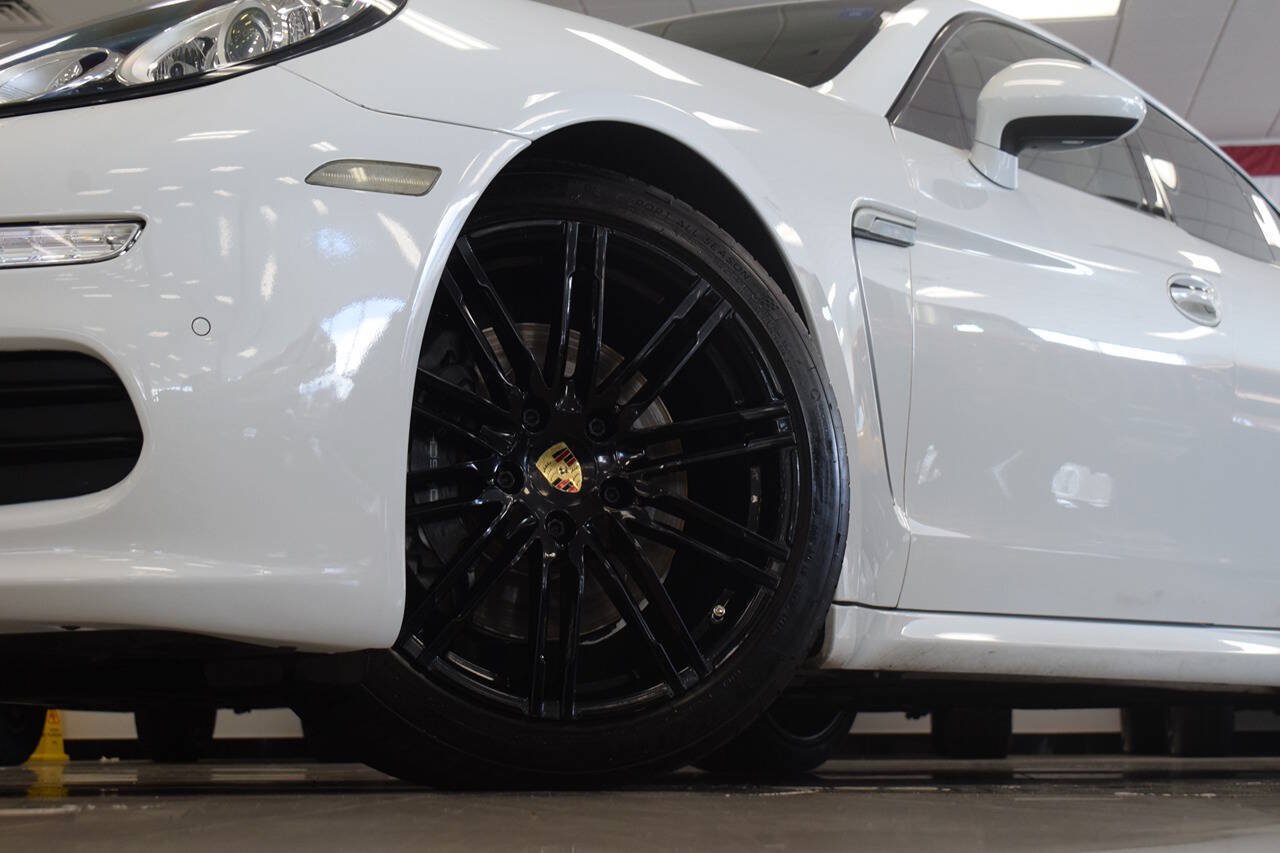 Used 2016 Porsche Panamera AWD/4WD image 4